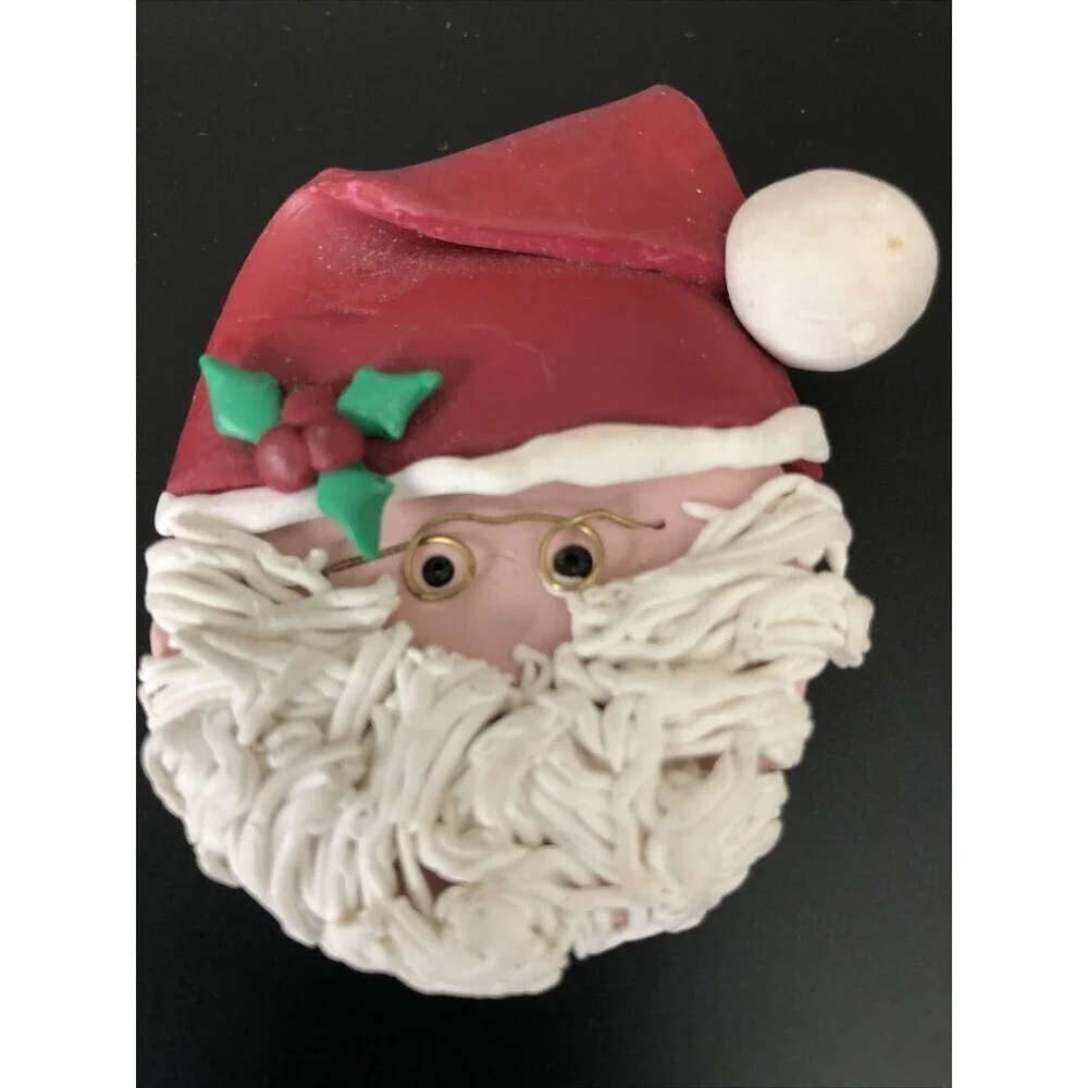 SANTA CLAUS‎ BROOCH PIN HEAD FACE PAINTED RESIN LITTLE ROUND EYEGLASSES